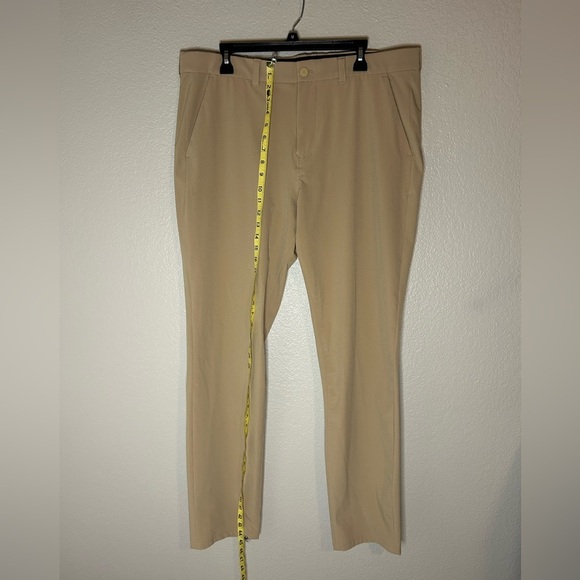 Mizzen + Main khaki colored mens pants size 38W x 34L - Picture 4 of 6